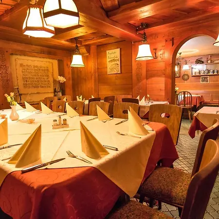 Zum Lieben Augustin Szálloda 2*